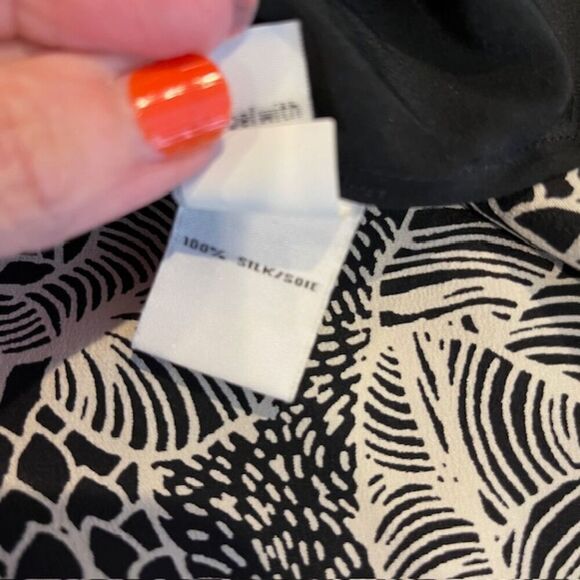 Diane von Furstenberg Silk Colorblock Blouse Black w/ Print Sleeves Back Size 4 - Picture 7 of 12